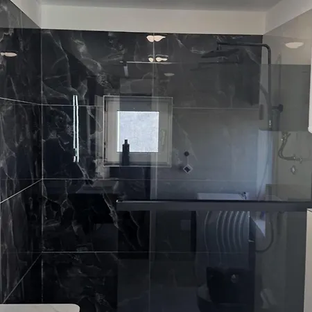 R Apartment